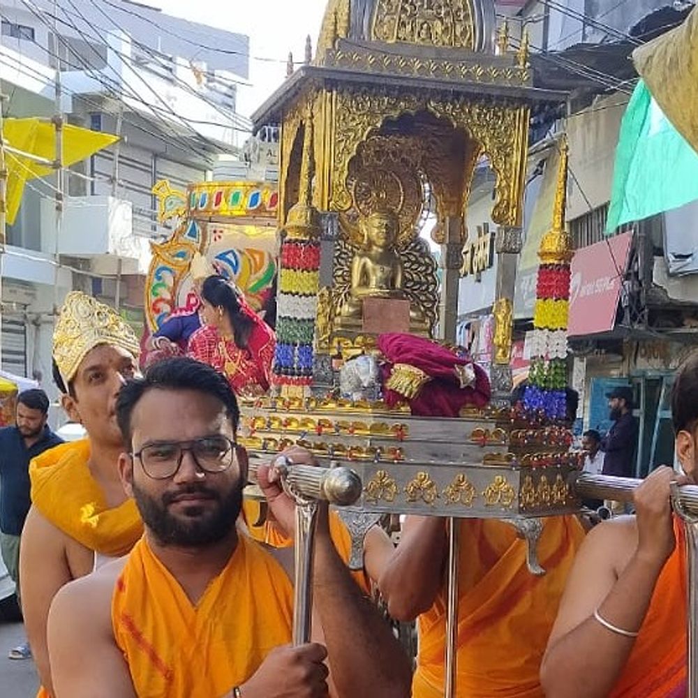 शाजापुर में क्षमावाणी पर्व पर श्रीजी की शोभायात्रा निकली:पालकी लेकर चले युवा, तपस्वियों का हुआ सम्मान, बच्चों को दिए गए उपहार