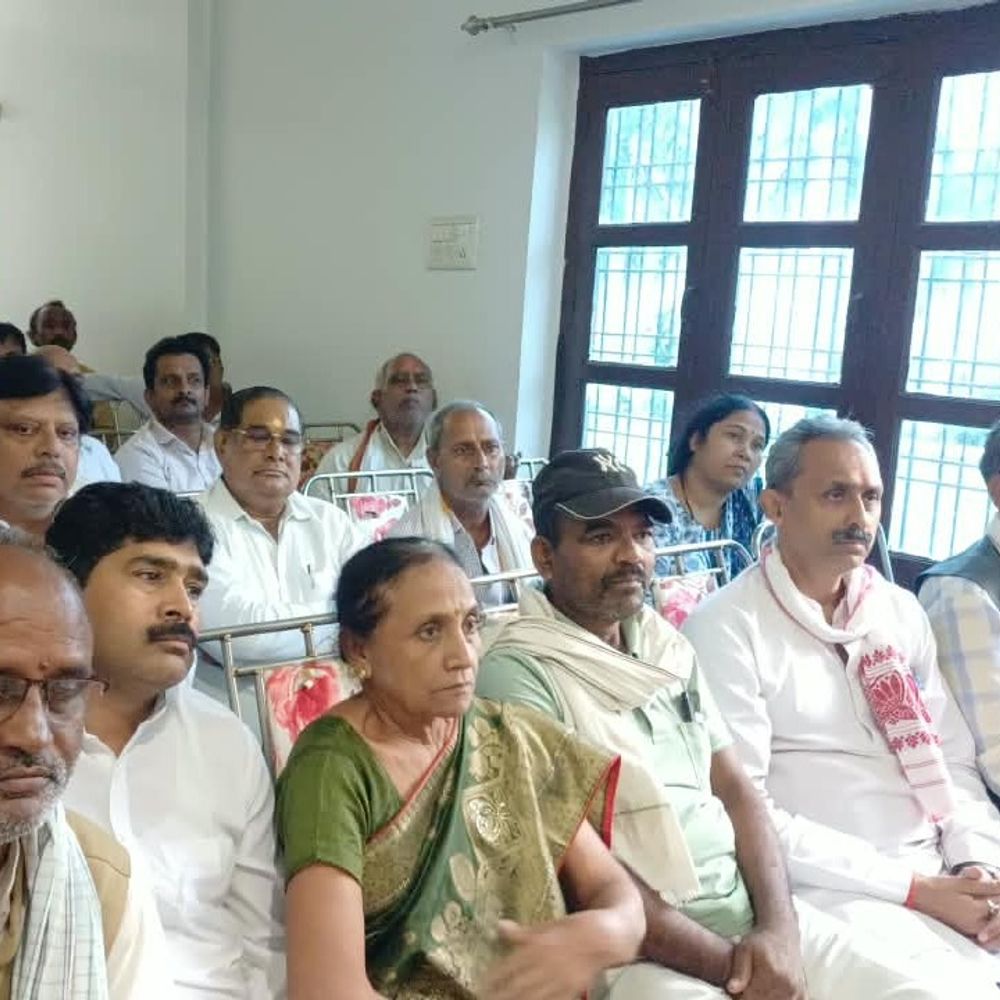 मिर्जापुर में कांग्रेस की बैठक, संगठन मजबूत करने पर जोर:राष्ट्रीय सचिव बोले- एकजुट होकर काम करें; SIR और ‘वोट चोरी’ के मुद्दे पर विरोध जारी रखने की बात