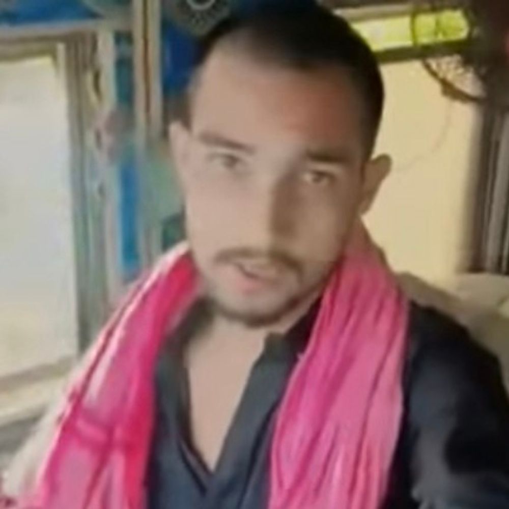 एटा में युवक ने घर में फांसी लगाकर की आत्महत्या:पुलिस ने दरवाजा तोड़कर शव निकाला, परिजन बोले- शराब पीने का आदी था