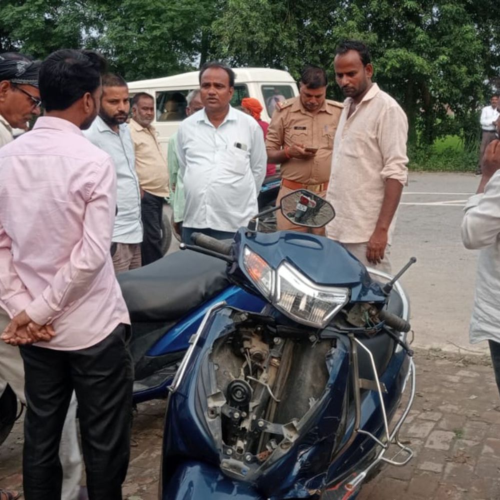 बस्ती में पिकअप से भिड़ी स्कूटी, एक की मौत:टक्कर के बाद गाड़ी छोड़कर चालक फरार; पुलिस ने दोनों वाहन कब्जे में लिए