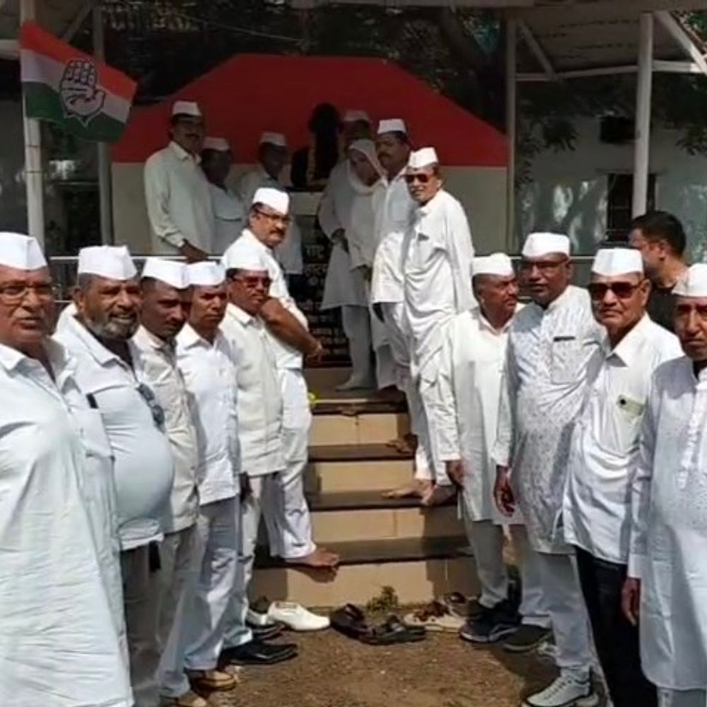 गांधी भवन में सेवादल ने किया ध्वजारोहण:महीने के आखिरी रविवार को जुटे कांग्रेस कार्यकर्ता; दीपावली बाद 2 दिन का प्रशिक्षण