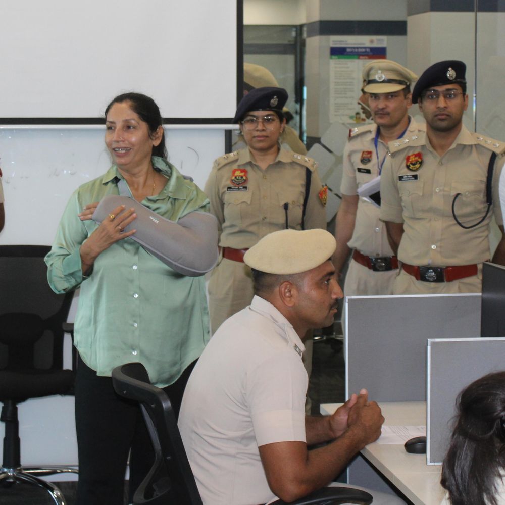 सोनीपत में सिपाही पदोन्नति के लिए B-1 टेस्ट:पुलिस कमिश्नर ममता सिंह ने SRM यूनिवर्सिटी केंद्र का निरीक्षण किया; 325 जवान शामिल हुए