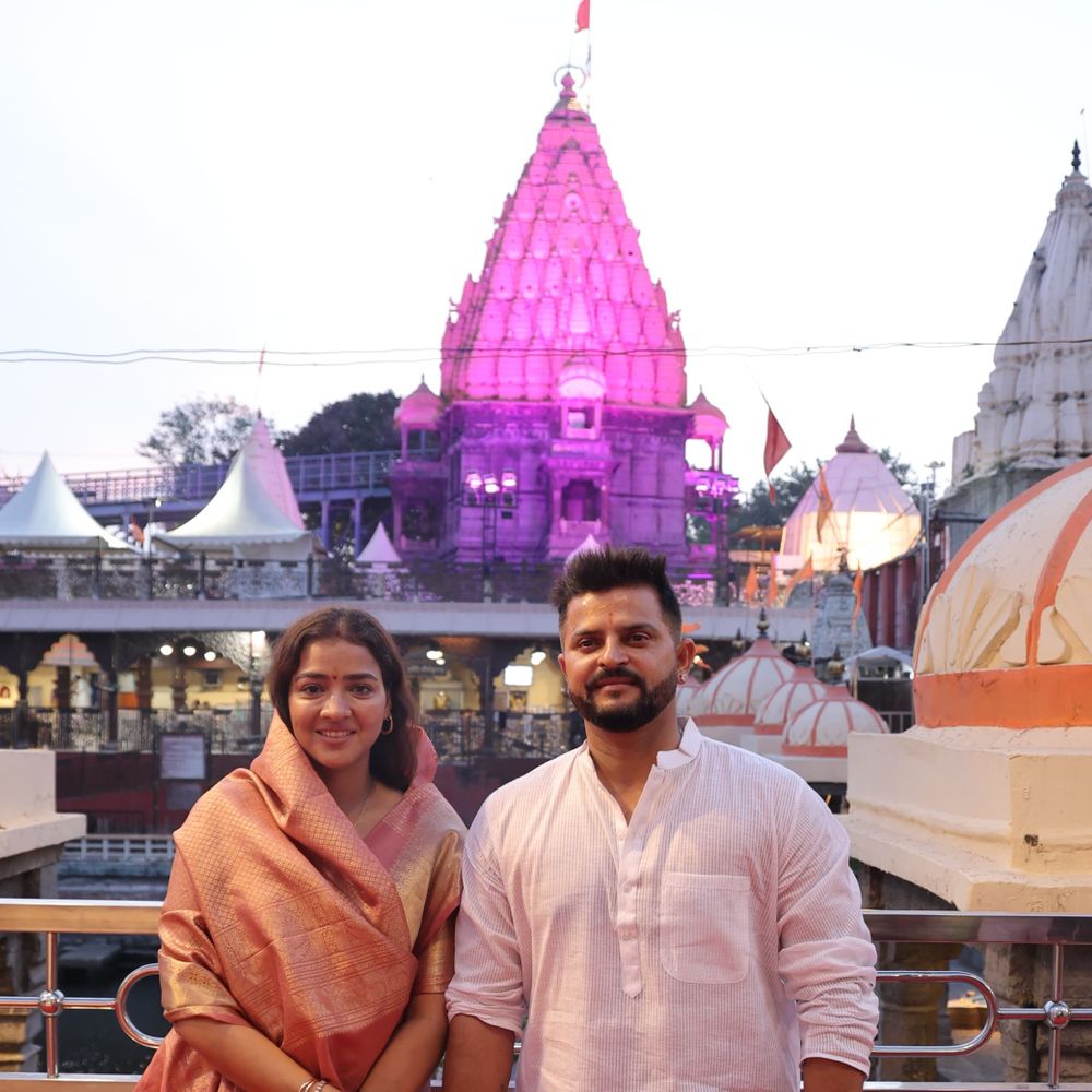 सुरेश रैना ने पत्नी संग की महाकाल की आरती:बोले- सभी महाकाल के दर्शन जरूर करें, अनुभव को बताया दिव्य; परिवार संग उज्जैन पहुंचे पूर्व क्रिकेटर