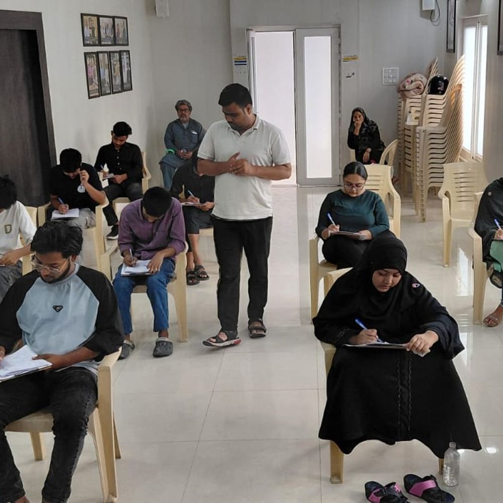 लखनऊ में नीट छात्रवृत्ति परीक्षा संपन्न:वफ़ा अब्बास की पहल, जरूरतमंद मेधावियों को मिलेगी मुफ्त कोचिंग