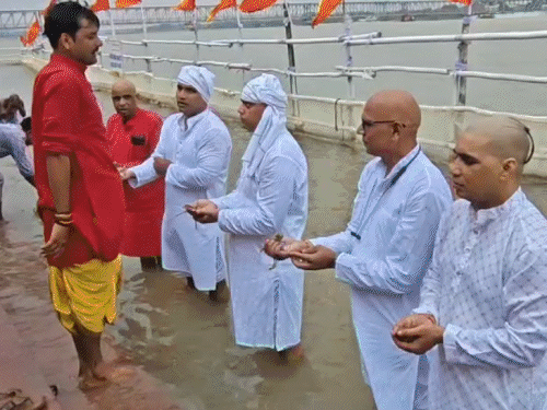 गयाजी में आएं तो कहां होगा पिंडदान, पढ़िए पूरी गाइड:16 दिन पितरों के मोक्ष का अनुष्ठान, 48 वेदियों पर पूजा; ट्रेन-फ्लाइट्स से आने वाले कहां ठहरेंगे