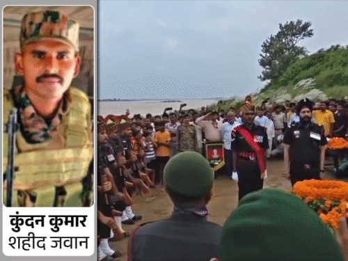तिरंगे में लिपटा गांव पहुंचा शहीद कुंदन का अस्थि कलश:ग्रामीणों ने की फूलों की बारिश, नम आंखों से अंतिम विदाई; अरुणाचल प्रदेश के दिबांग वैली में लापता हुए थे
