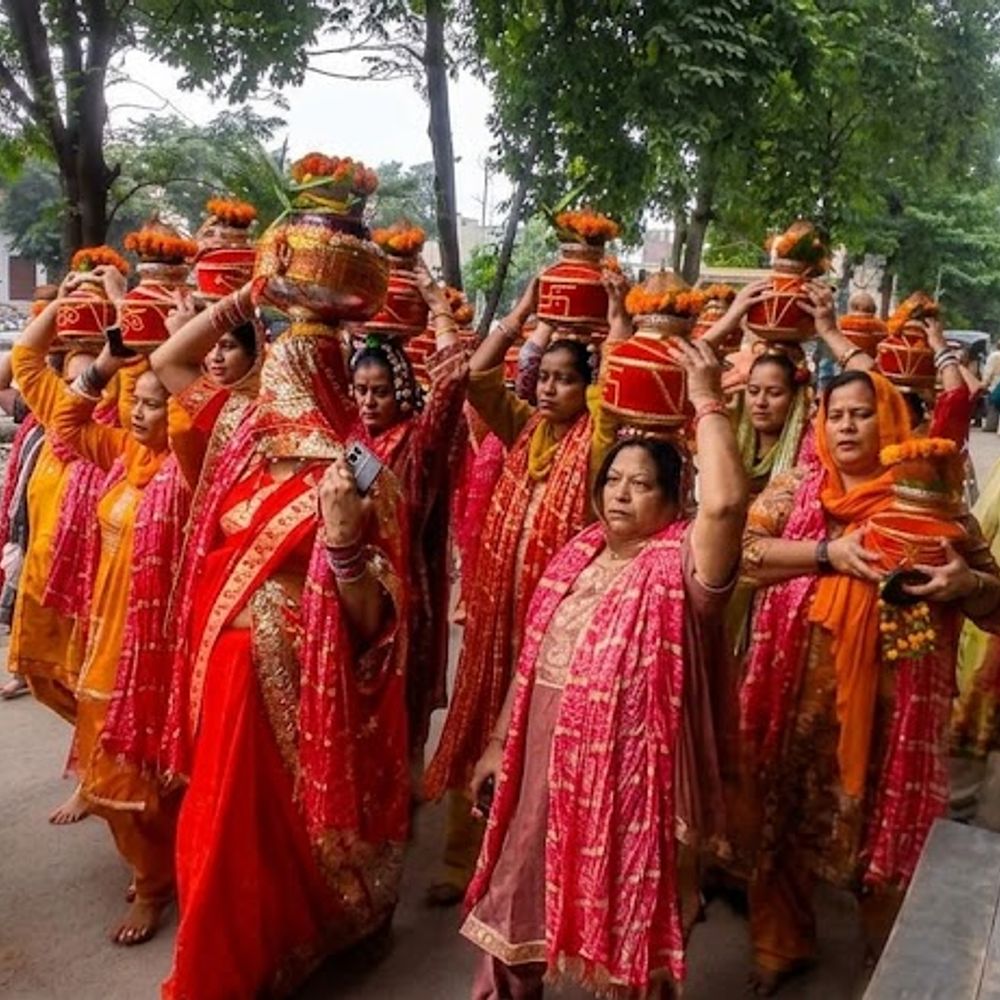 कृष्ण भक्ति में रंगा पंचरत्न मंदिर; कलश यात्रा के साथ भागवत कथा का शंखनाद