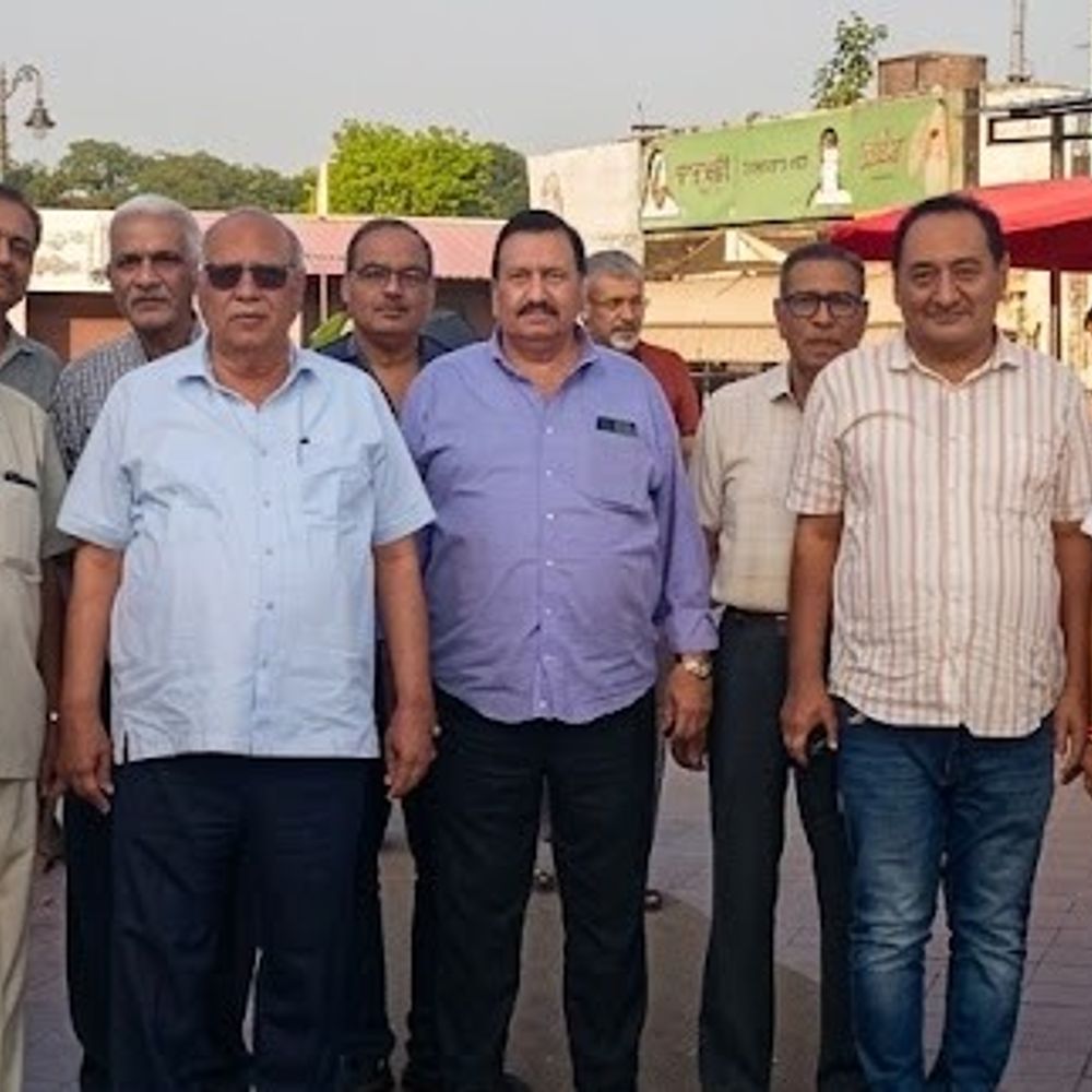 दुर्ग्याणा कमेटी के पूर्व प्रधान ने श्री लक्ष्मी नारायण मंदिर में माथा टेका