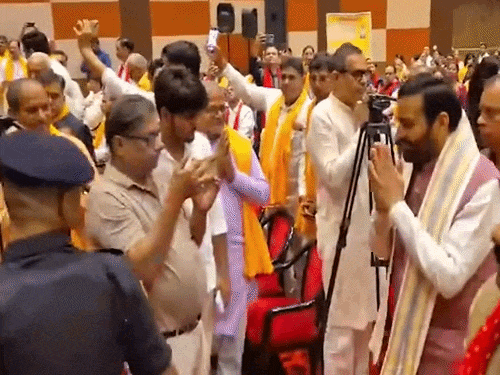 सीएम सैनी ने साधा कांग्रेस पर निशाना:ग्रुरुग्राम में बोले- झूठ फैलाने का काम कर रही, चुनाव आयोग में में कोई मतभेद नहीं