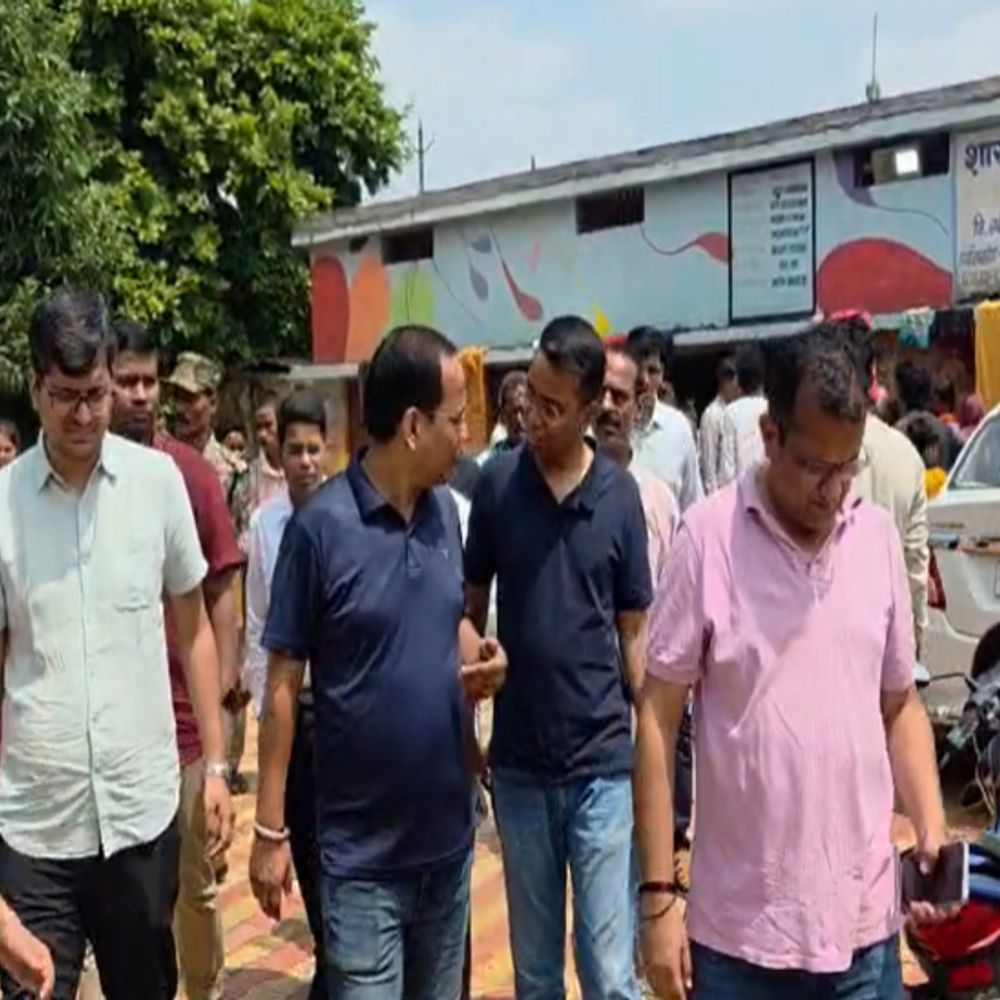 रायपुर में बाढ़ प्रभावित इलाकों में पहुंचे कलेक्टर:राहत शिविरों का किया निरीक्षण, राशन, दवाइयों और कपड़ों की पर्याप्त व्यवस्था के निर्देश