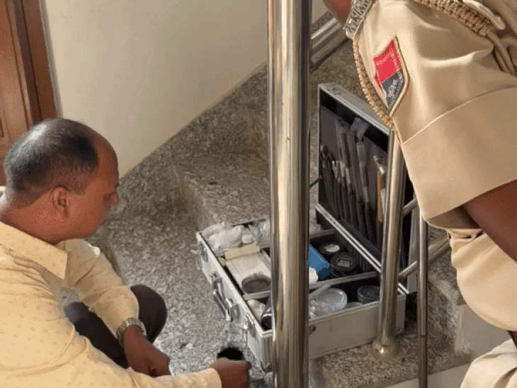 जैन मंदिर का दानपात्र तोड़कर 4 लाख की चोरी:चांदी का छत्र भी ले गए बदमाश, सीसीटीवी में दिखे; पुलिस जांच में जुटी