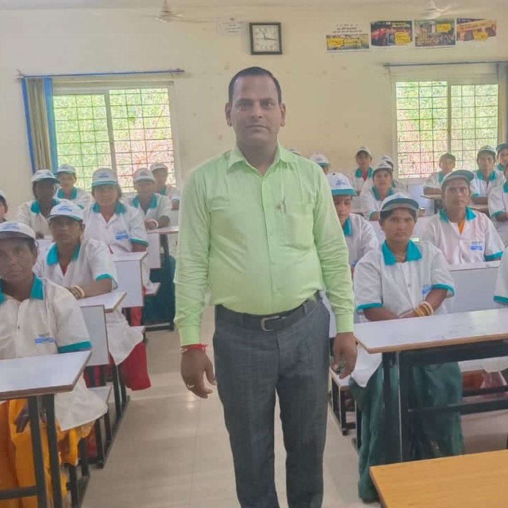 35 जीविका दीदियों ने ली डेयरी-वर्मी कंपोस्ट की ट्रेनिंग:शेखपुरा-RSETI में 12 दिवसीय प्रशिक्षण का समापन, अक्टूबर से मशरूम उत्पादन की ट्रेनिंग