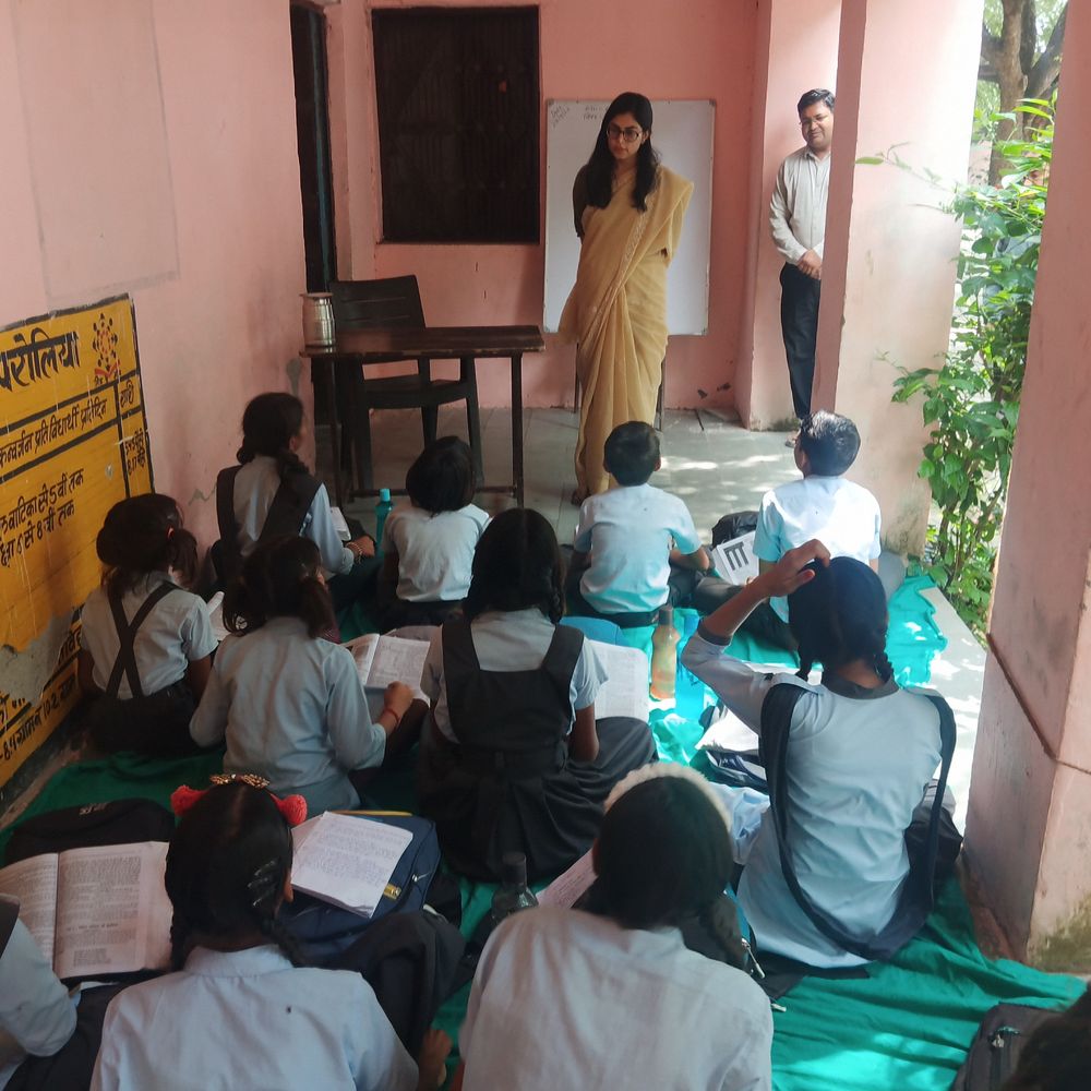 एसडीओ खांखरा ने स्कूल का लिया जायजा:औचक निरीक्षण कर पढ़ाई और सुविधाओं को परखा, नए भवन के लिए टेंडर के निर्देश