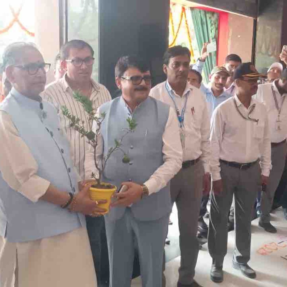 मोतिहारी में नशामुक्त भारत को लेकर जागरूकता कार्यक्रम:छात्रों ने निकाली नशामुक्ति झांकी; सांसद ने युवाओं से नशे से दूर रहने की अपील की