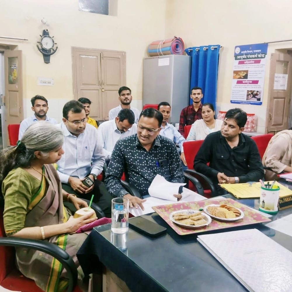 अतिरिक्त निदेशक ने आयुर्वेद अस्पताल का निरीक्षण किया:औषधियों, पंचकर्म और अन्य व्यवस्थाओं का जायजा लिया; मरीजों से भी की बात
