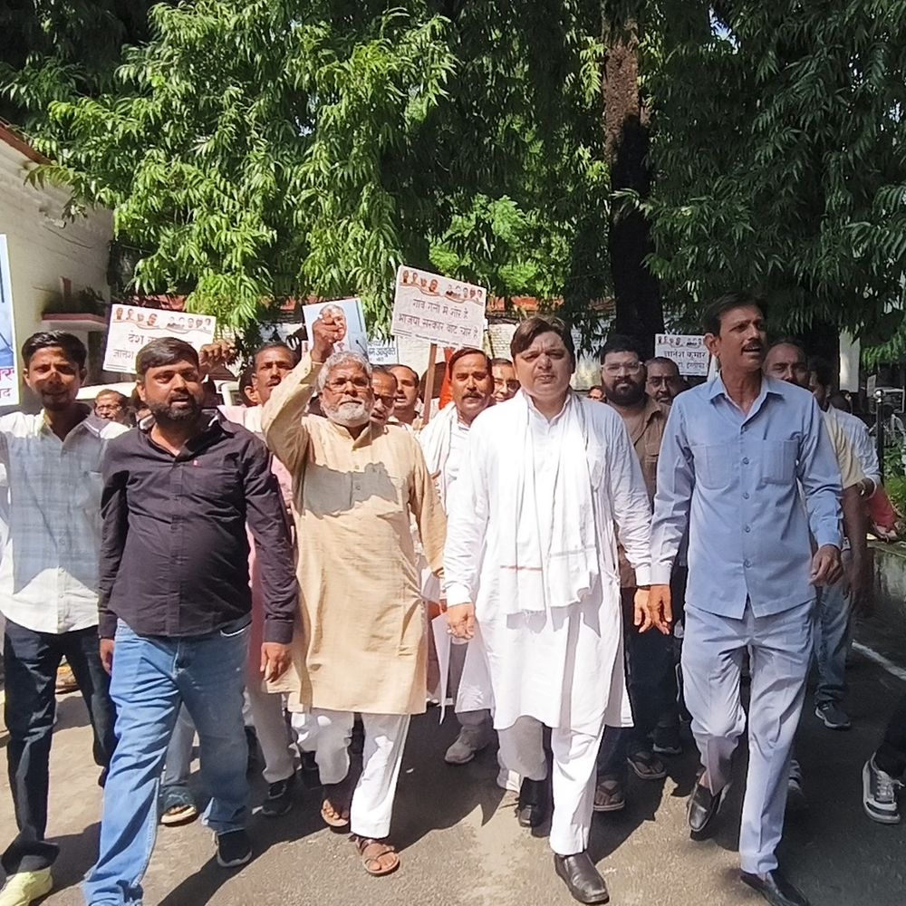 कांग्रेस ने चुनाव आयोग के खिलाफ प्रदर्शन कर पुतला फूंका:मुख्य चुनाव आयुक्त ज्ञानेश कुमार के इस्तीफे और FIR की मांग