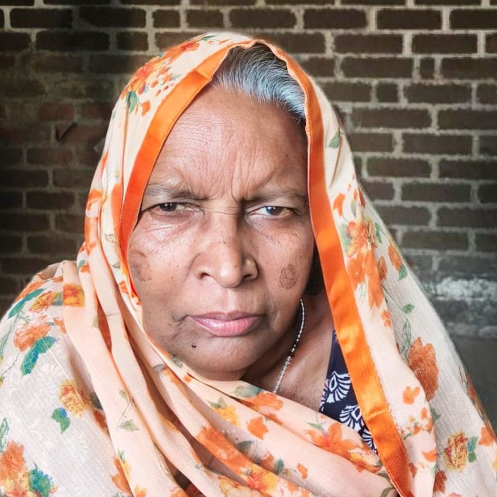 आजमगढ़ में SDM से मिलने आई महिला की मौत:तहसील परिसर में बेहोश होकर गिरीं, अस्पताल में दम तोड़ा
