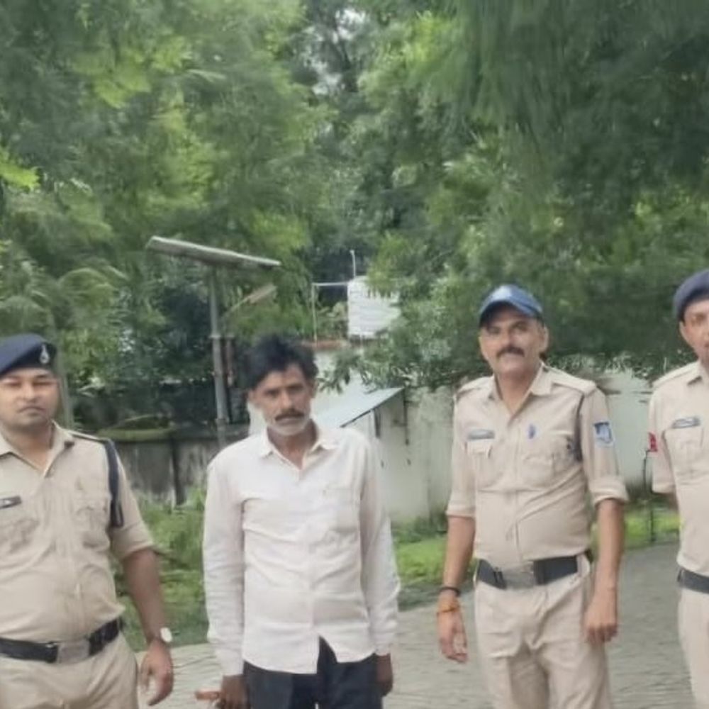सागर के आदतन अपराधी मुलायम यादव को किया जिलाबदर:पुलिस ने गिरफ्तार कर उत्तरप्रदेश बार्डर पर छोड़ा, 6 महीने तक रहना होगा बाहर