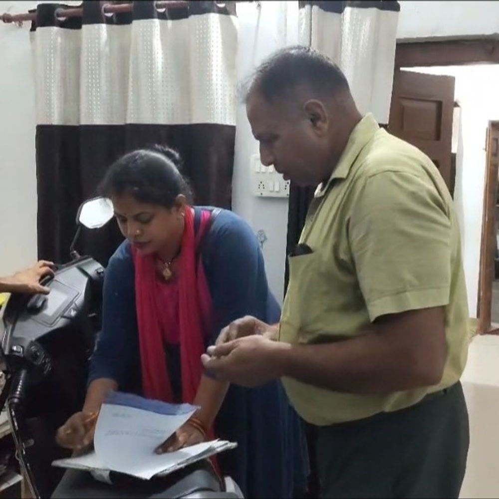 मुरैना में SAF जवान के घर चोरी:ऊपर की दीवार तोड़कर घुसे चोर, 8-9 तोला सोना और 50 हजार नकद चुराया