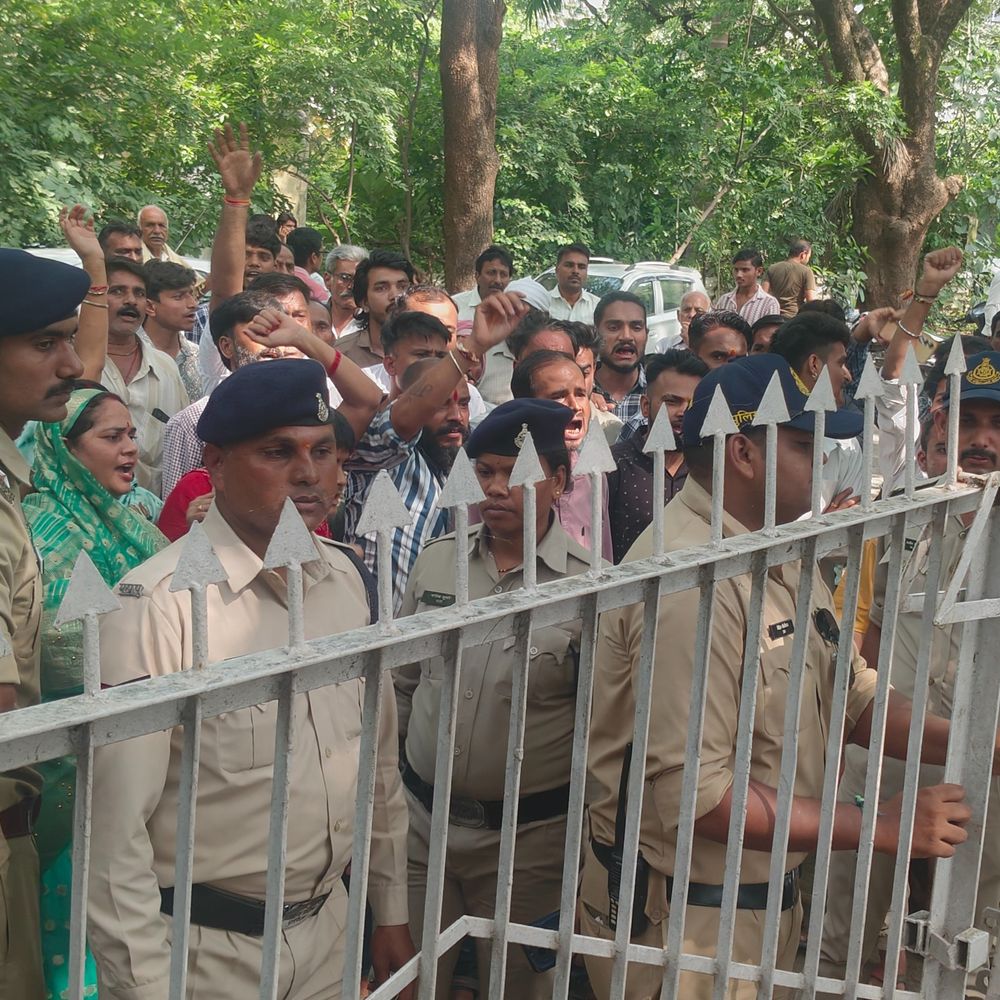 नर्मदापुरम में सैलून संचालक पर चाकू से हमला:गिरफ्तारी नहीं होने से लोगों ने जताई नाराजगी, बोले- आरोपी फोन पर धमका रहे