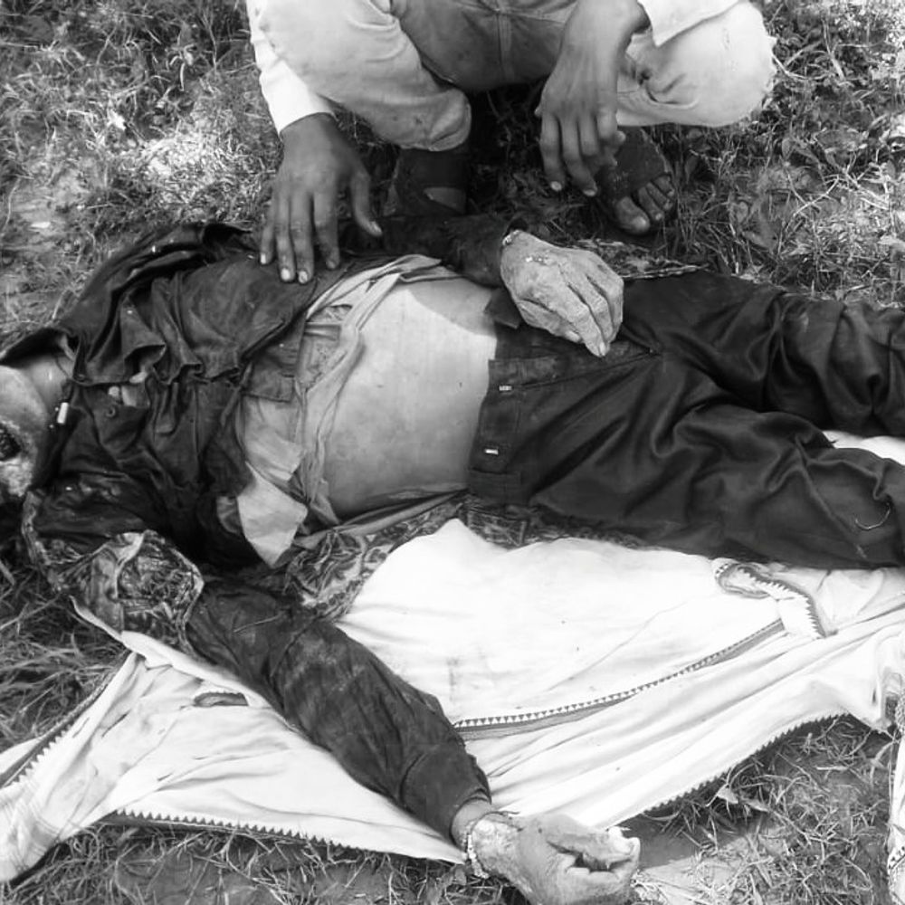 नदी में बाइक समेत बहा ग्रामीण, 36घंटे बाद मिला शव:सतना में 15 किमी दूर झाड़ियों में फंसा था, चाचा भतीजे घर जाते समय बहे थे