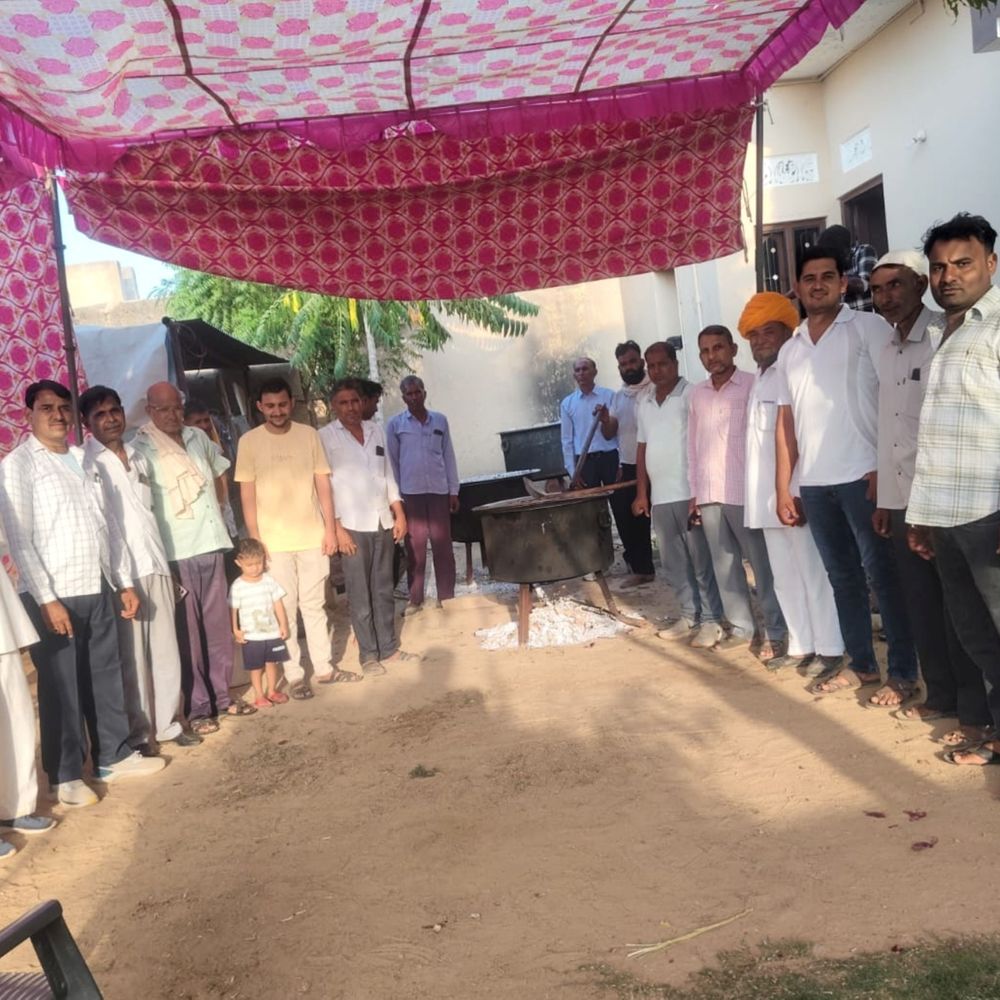ग्यारहवीं शरीफ की नियाज दिलाई 120 किलो देग बनाकर वितरण की