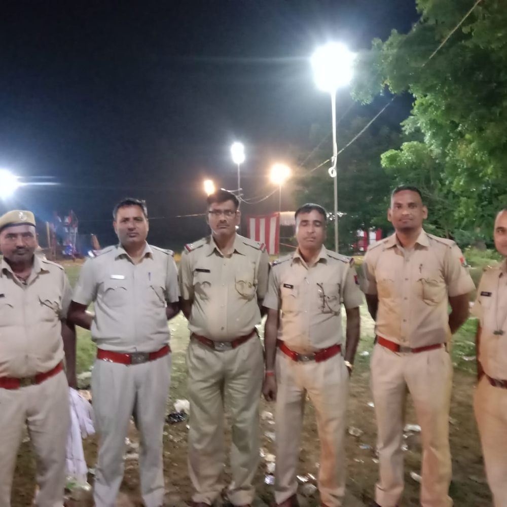 धौलपुर पुलिस ने 324 ठिकानों पर दी दबिश:199 के खिलाफ कार्रवाई, 43 वारंटी गिरफ्तार; अवैध शराब जब्त