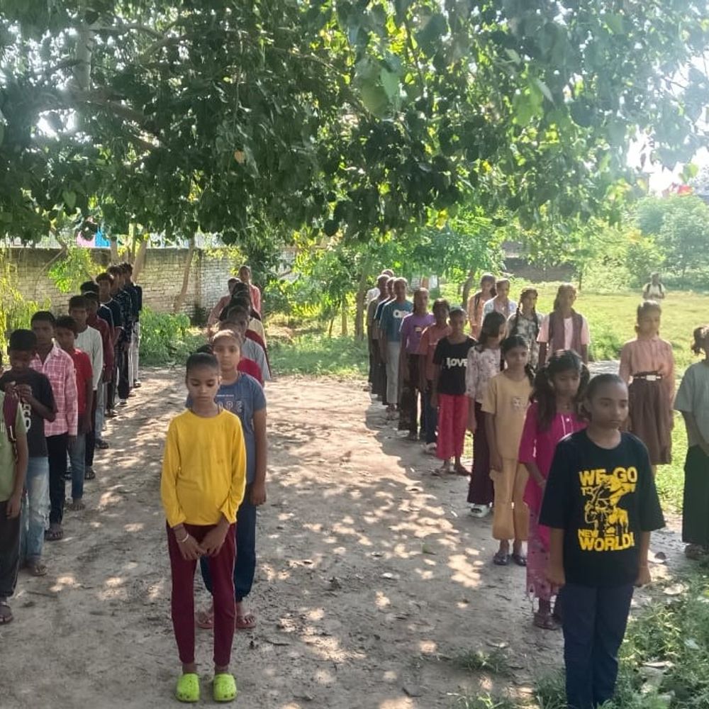 बलिया में पूर्व बेसिक शिक्षा मंत्री रामगोविन्द चौधरी को श्रद्धांजलि:विद्यालय में शोकसभा, समाजवादी मूल्यों के प्रति समर्पण को याद
