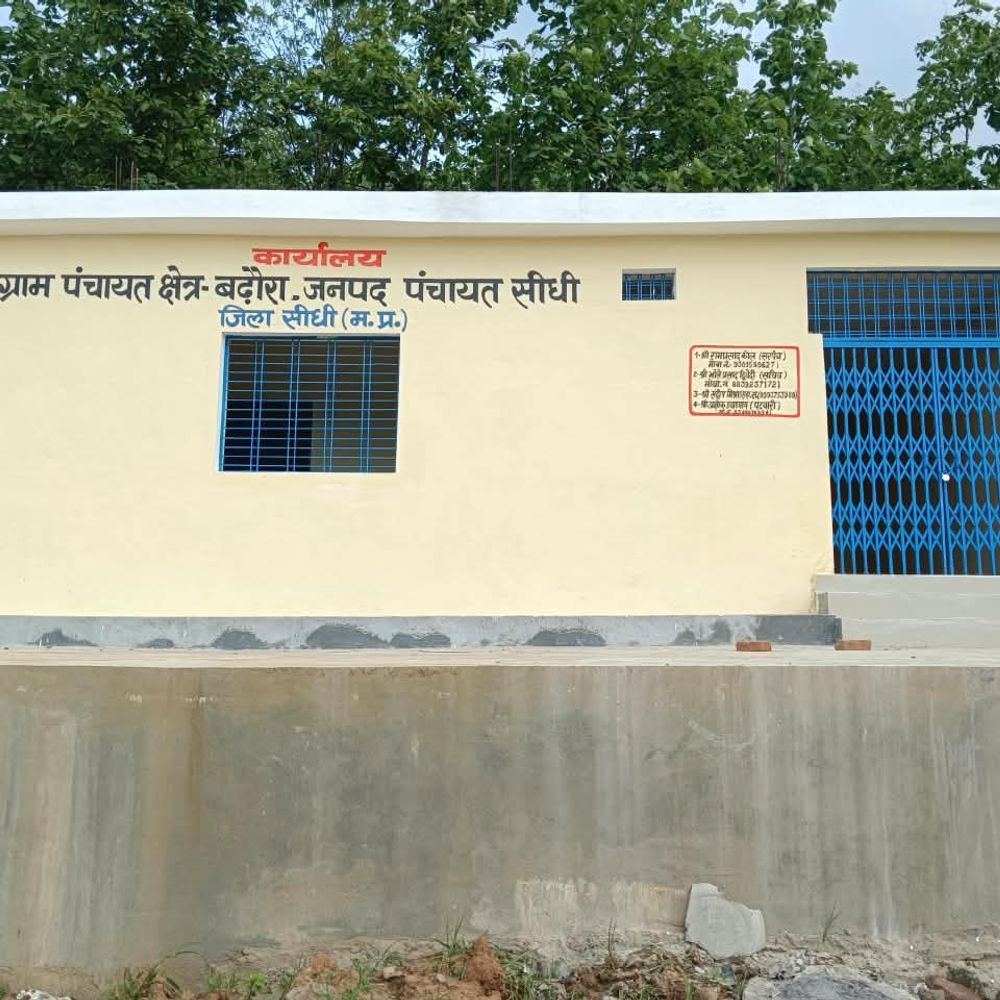 पंचायत भवन से कंप्यूटर, लैपटॉप, टीवी चोरी:सरपंच बोले-पांच ताले तोड़कर महत्वपूर्ण रिकॉर्ड और दस्तावेज भी ले गए चोर