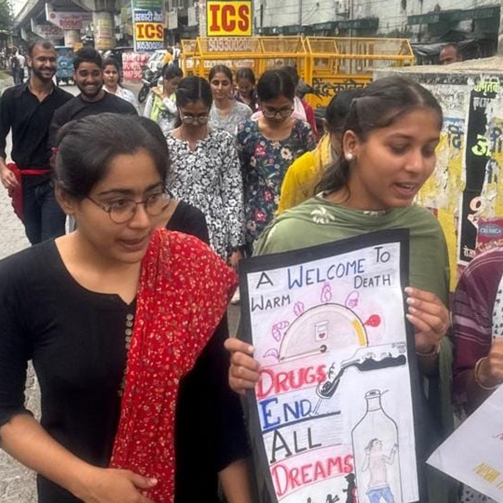 सोनीपत में नशे के खिलाफ निकली जागरूकता रैली:छात्रों ने लिया नशे से दूर रहने का संकल्प, नुक्कड़ नाटक से लोगों को बताए दुष्प्रभाव