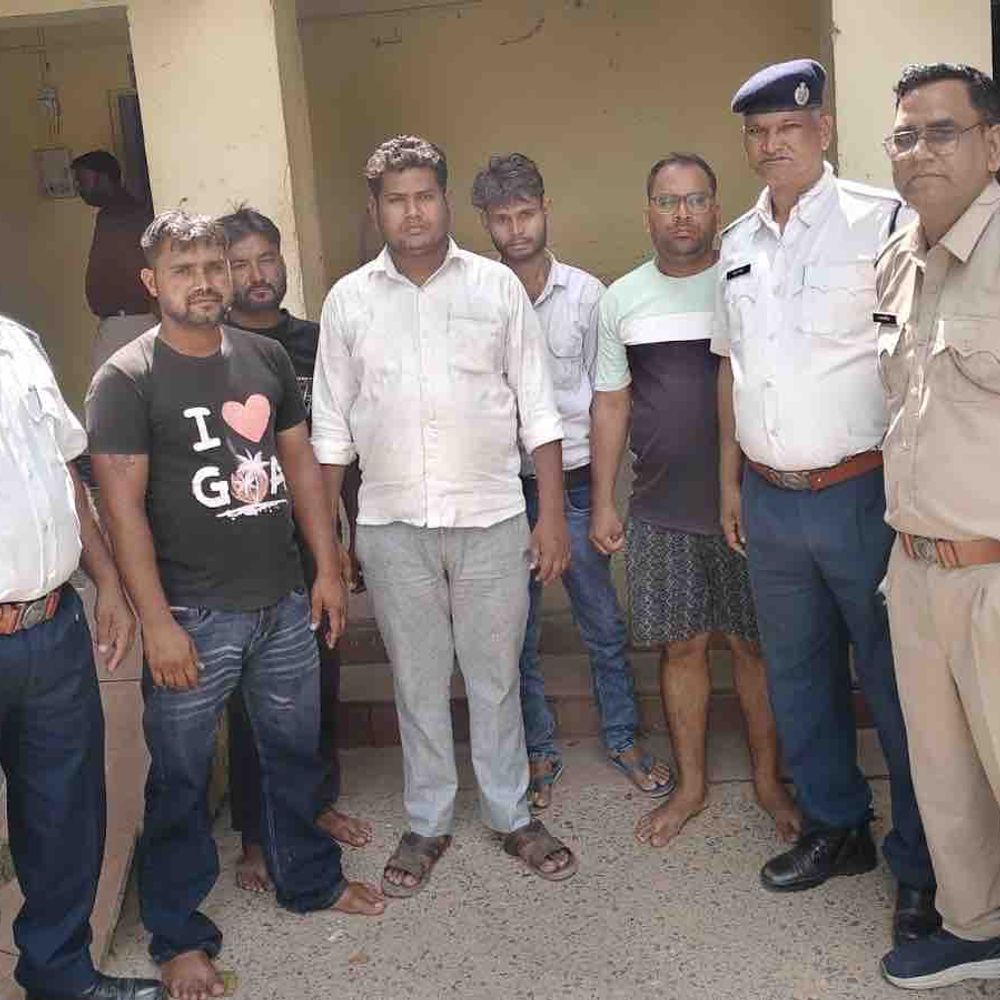 नशे में वाहन चलाने वालों पर कार्रवाई:सड़क हादसे रोकने के लिए कुम्हेर में ट्रैफिक पुलिस का अभियान, 5 ड्राइवरों के खिलाफ केस