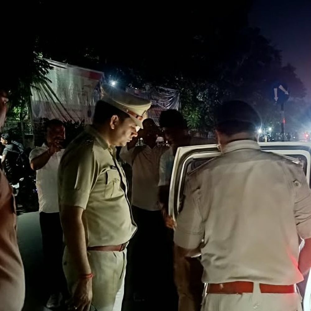किशनगंज SP रात को खुद सड़को पर उतरे:सड़क सुरक्षा और क्राइम कंट्रोल के लिए दिए निर्देश, खुद कराई गाड़ियों की चेकिंग