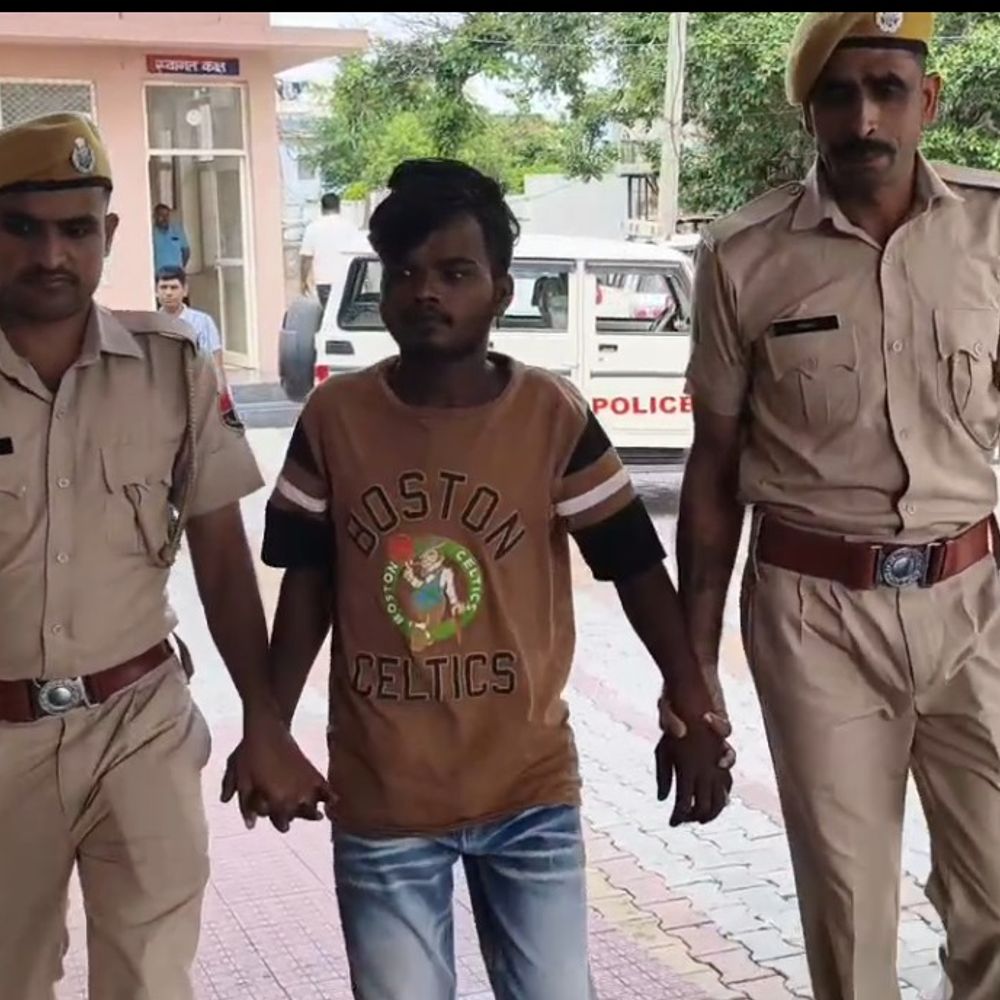 342 ग्राम गांजे के साथ तस्कर गिरफ्तार:झालावाड़ में ईदगाह रोड पर पुलिस ने पकड़ा, एनडीपीएस एक्ट में केस दर्ज