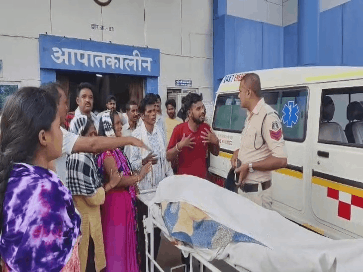 जांजगीर जिला अस्पताल में डिलीवरी के बाद महिला की मौत:बच्चे को जन्म देने के बाद बिगड़ी तबीयत, परिजनों ने गलत इंजेक्शन का आरोप लगाया