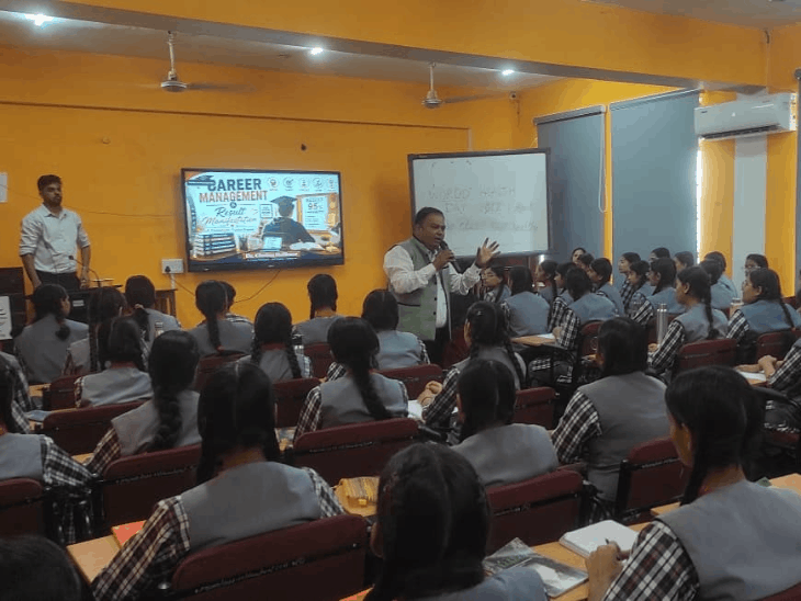 सही लक्ष्य और समय का मैनेजमेंट जीत के लिए जरूरी:केंद्रीय विद्यालय में बच्चों को फोकस रहने सलाह; मैनिफेस्टेशन तकनीक भी बताई