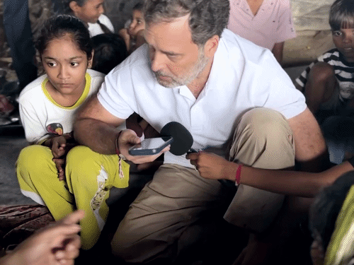 यमुना किनारे झुग्गी बस्ती पहुंचे राहुल गांधी:SDM को फोन लगाकर पूछा- आपने 729 में से एक वोट छोड़ा; दिल्ली SIR में 33 लाख नाम कटे