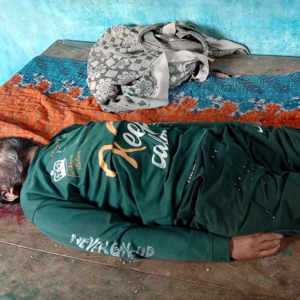 अनूपपुर में पड़ोसी के घर मिला अविवाहित व्यक्ति का शव:शराब पीने का आदी था; परिजन डांटते थे तो दूसरे के घर में सोता था