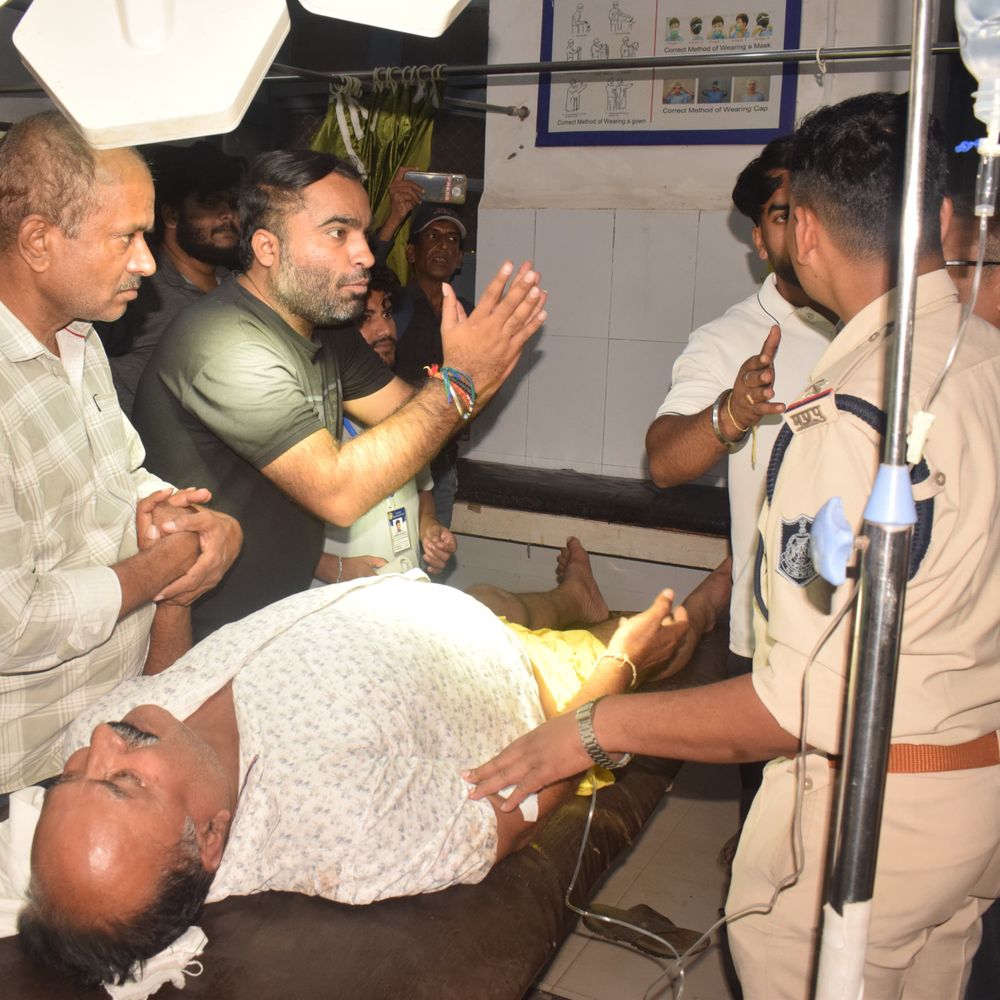 सतना में रेत कारोबारी पर कट्टे से फायर:जांघ छूकर निकली गोली; पान दुकान पर गाली-गलौज के बाद बेटे ने टोका था