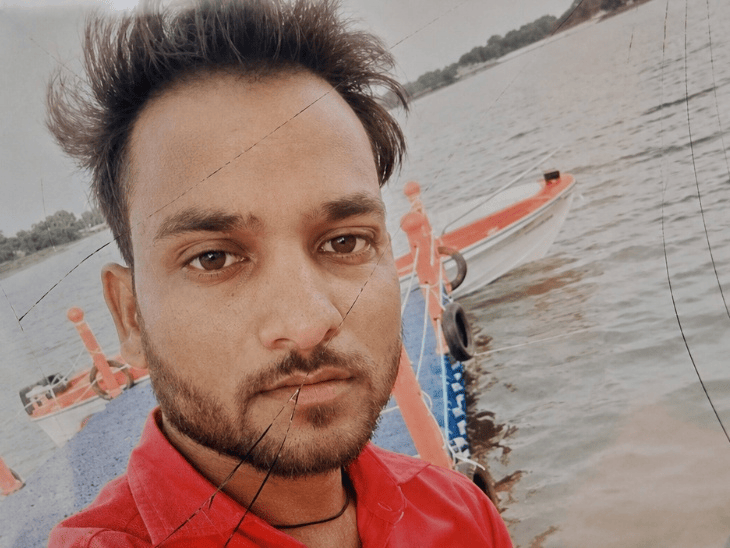अशोकनगर में सड़क किनारे मिले युवक की मौत:इलाज के दौरान दम तोड़ा; जहर खाने की आशंका