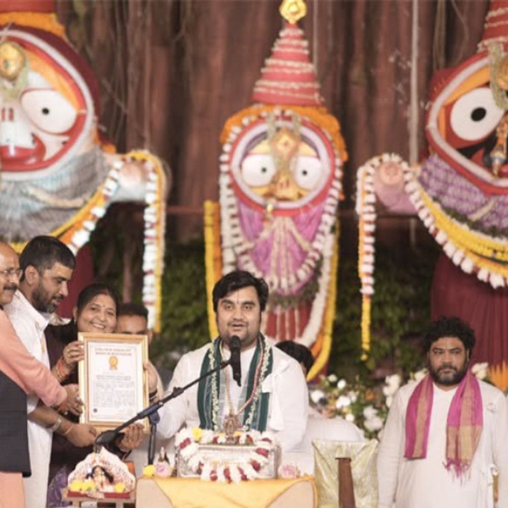 पढ़ाई को पहली प्राथमिकता दें, लक्ष्य तय कर मेहनत करें:इन्द्रेश महाराज ने युवाओं से कहा-कर्म ऐसा करें, जिससे अपनी भक्ति पर भी गौरव हो