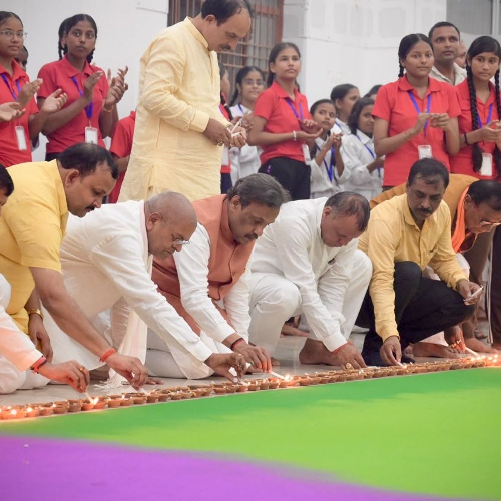 विधायक-सांसदों की लगेगी क्लास:सेवा संकल्प अभियान की प्रतिदिन फोटो मुख्यालय भेजनी होगी, तावड़े ने माना दीप प्रज्ज्वलन के भव्य आयोजन में चूक हुई