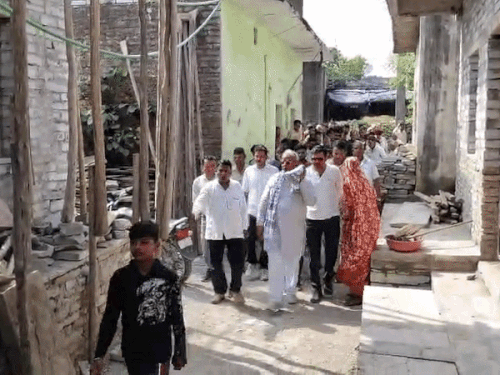 शिक्षा मंत्री बोले-कांग्रेस कश्मीर के आतंकवादियों को पेंशन देती थी:कहा- मेरे से नाराजगी हो तो, मुझे पत्थर मार देना, लेकिन कांग्रेस को वोट मत देना