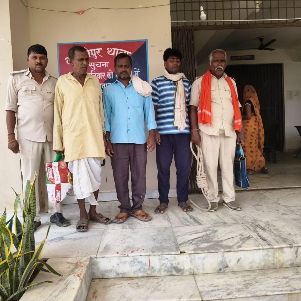 करनामेपुर में 3 फरार वारंटी गिरफ्तार:पुलिस ने मारपीट-तस्करी के मामलों में की कार्रवाई, न्यायिक हिरासत में भेजा