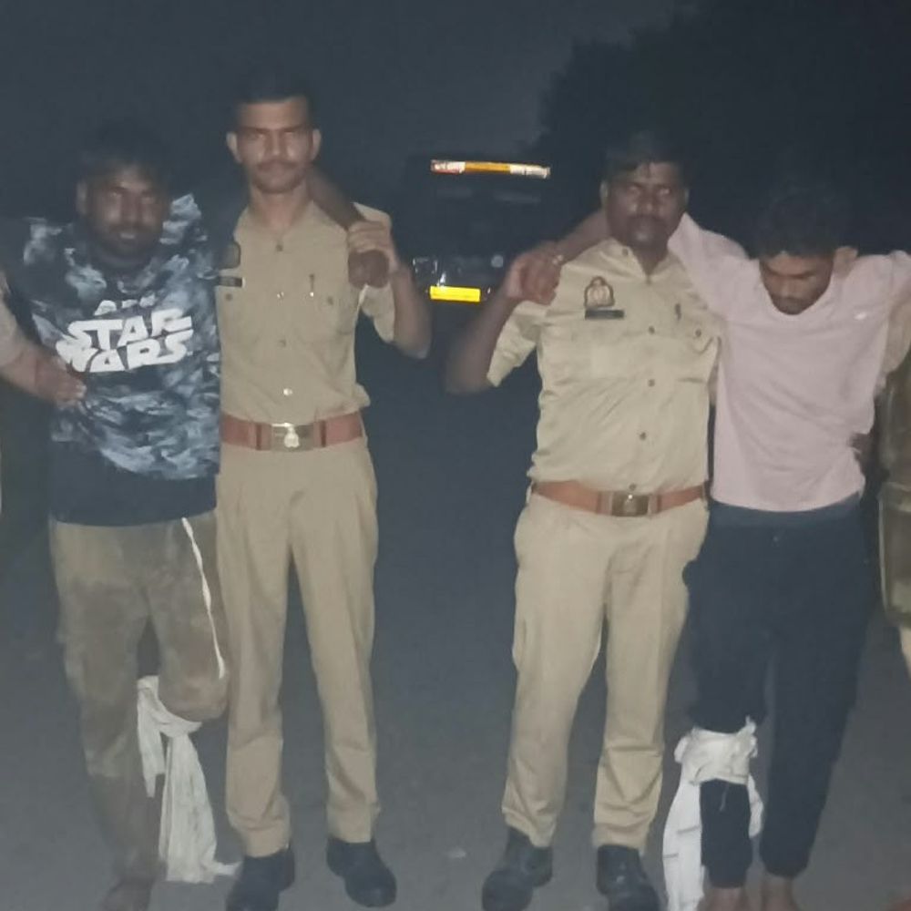 आजमगढ़ में पुलिस मुठभेड़, दो इनामी गिरफ्तार:बरेली और शाहजहांपुर के आरोपी आजमगढ़ में कर रहे थे आपराधिक घटनाएं, SUV से करते थे रेकी