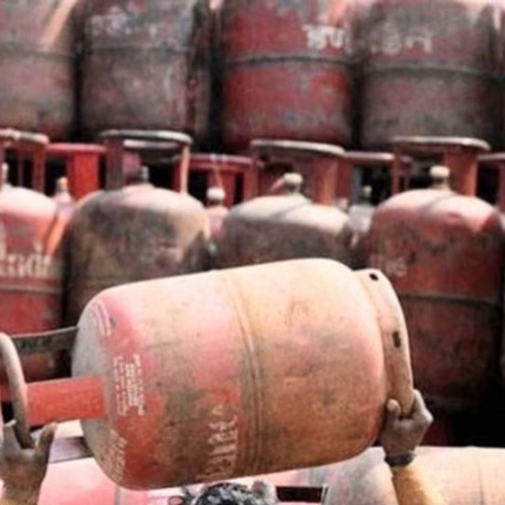 रायगढ़ में 10.72 लाख के 816 सिलेंडरों की हेराफेरी:इंडेन एजेंसी में स्टॉक जांच में हुआ खुलासा, गैस एजेंसी के 4 लोगों पर FIR दर्ज