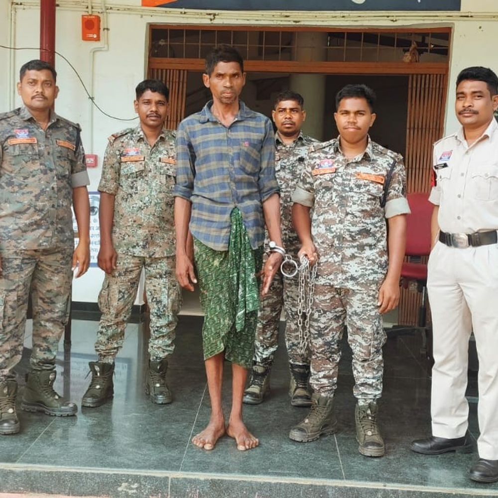 पैसों के विवाद में भाई को कुल्हाड़ी से काट डाला:जबरन कमरे में घुसा,अंदर से दरवाजा किया बंद, फिर मारकर फरार हो गया था आरोपी