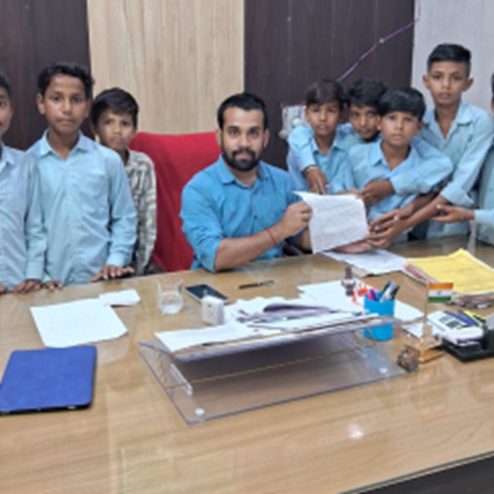 80 साल पुरानी कोहनी स्कूल बिल्डिंग में 4 जर्जर कमरे, 250 बच्चे गांव से बाहर पढ़ने को मजबूर