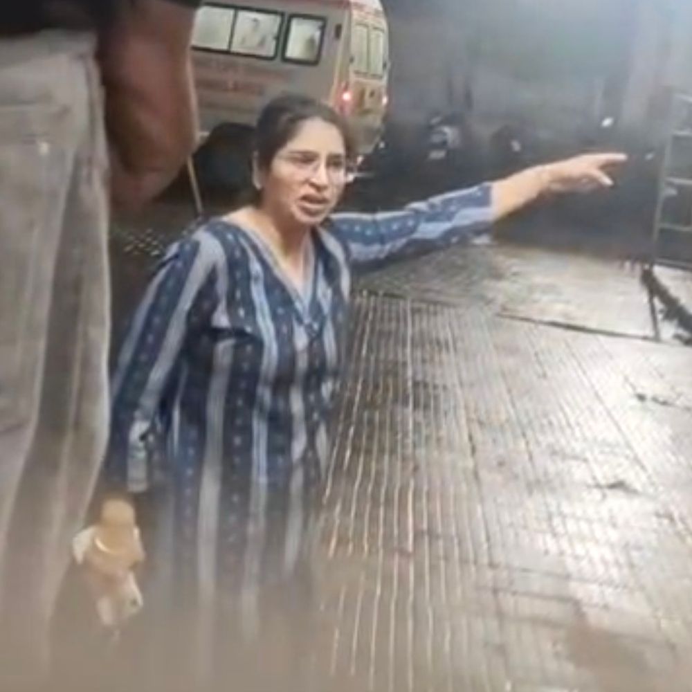 सरकारी गाड़ी नहीं मिली तो महिला डॉक्टर ने किया हंगामा:महिला गार्ड से बहस करती रही; कलेक्टर ने जांच टीम बनाई