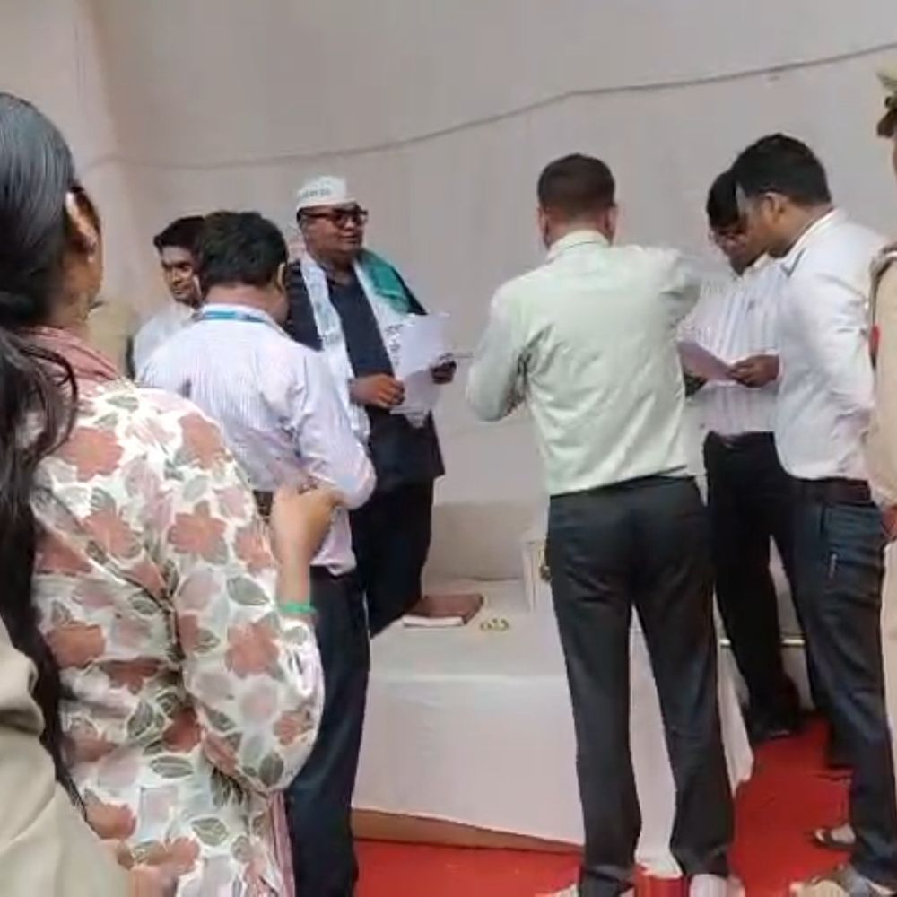 आजाद अधिकार सेना ने 4 मांगों को लेकर धरना:बुलन्दशहर में NHM घोटाले, मनरेगा जांच और बिजली कनेक्शन समेत कई मुद्दों पर ज्ञापन