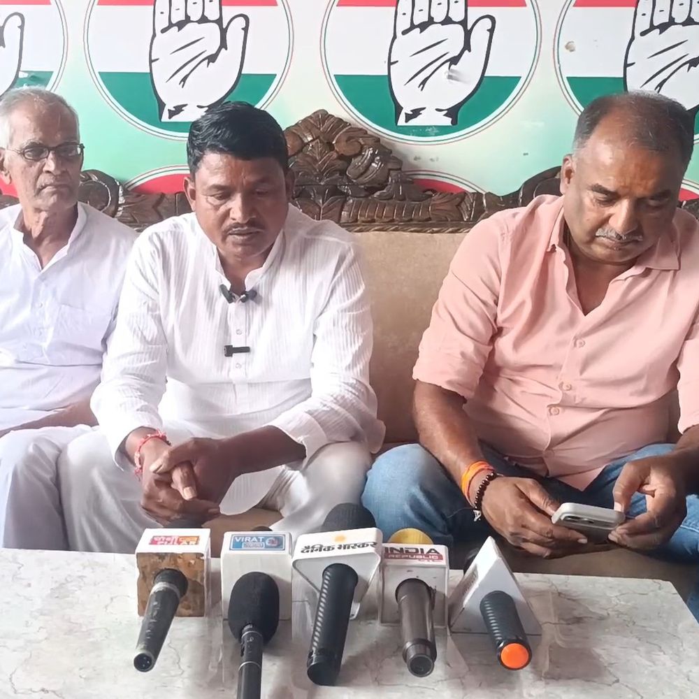 मऊगंज में वोट चोरी के आरोपों पर कांग्रेस का प्रदर्शन:3KM पदयात्रा के बाद कलेक्ट्रेट पहुंचेंगे; विधायक पटेल पर फर्जी वोटिंग कराने का आरोप